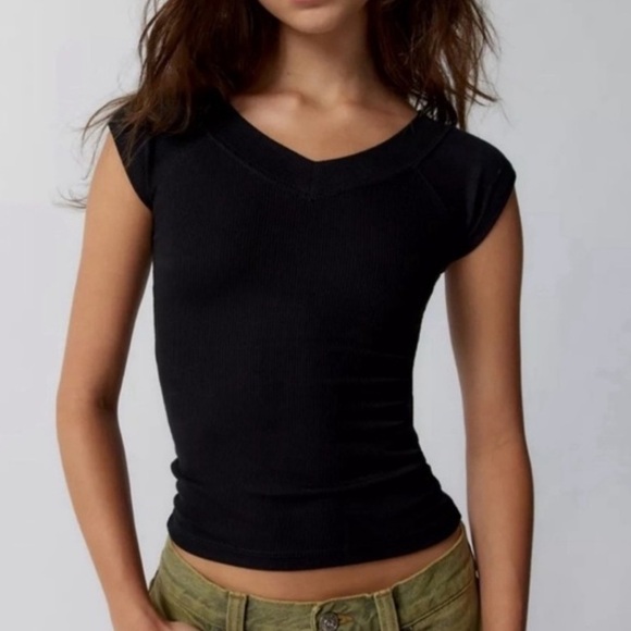BDG Tops - BDG Urban Outfitters Shannen
Ribbed V Neck Short Cap Sleeve T shirt baby tee top